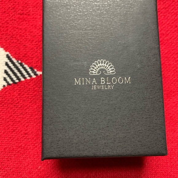 Green Swarovski Crystal earrings - Picture 5 of 6